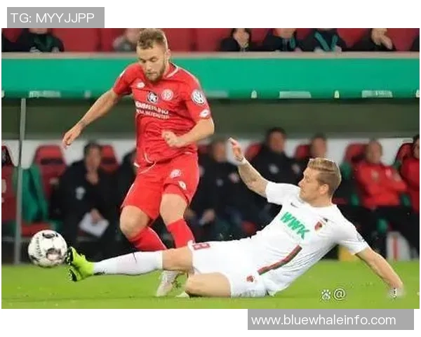 英超赛场频现小动作引发热议 球员行为细节成关注焦点 英超赛场频现小动作引发热议 球员行为细节成关注焦点